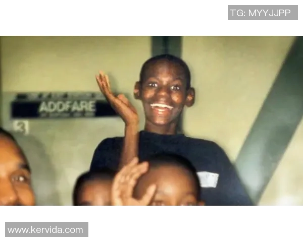 勒布朗詹姆斯的传奇之路：从青涩少年到篮球巨星的成长历程